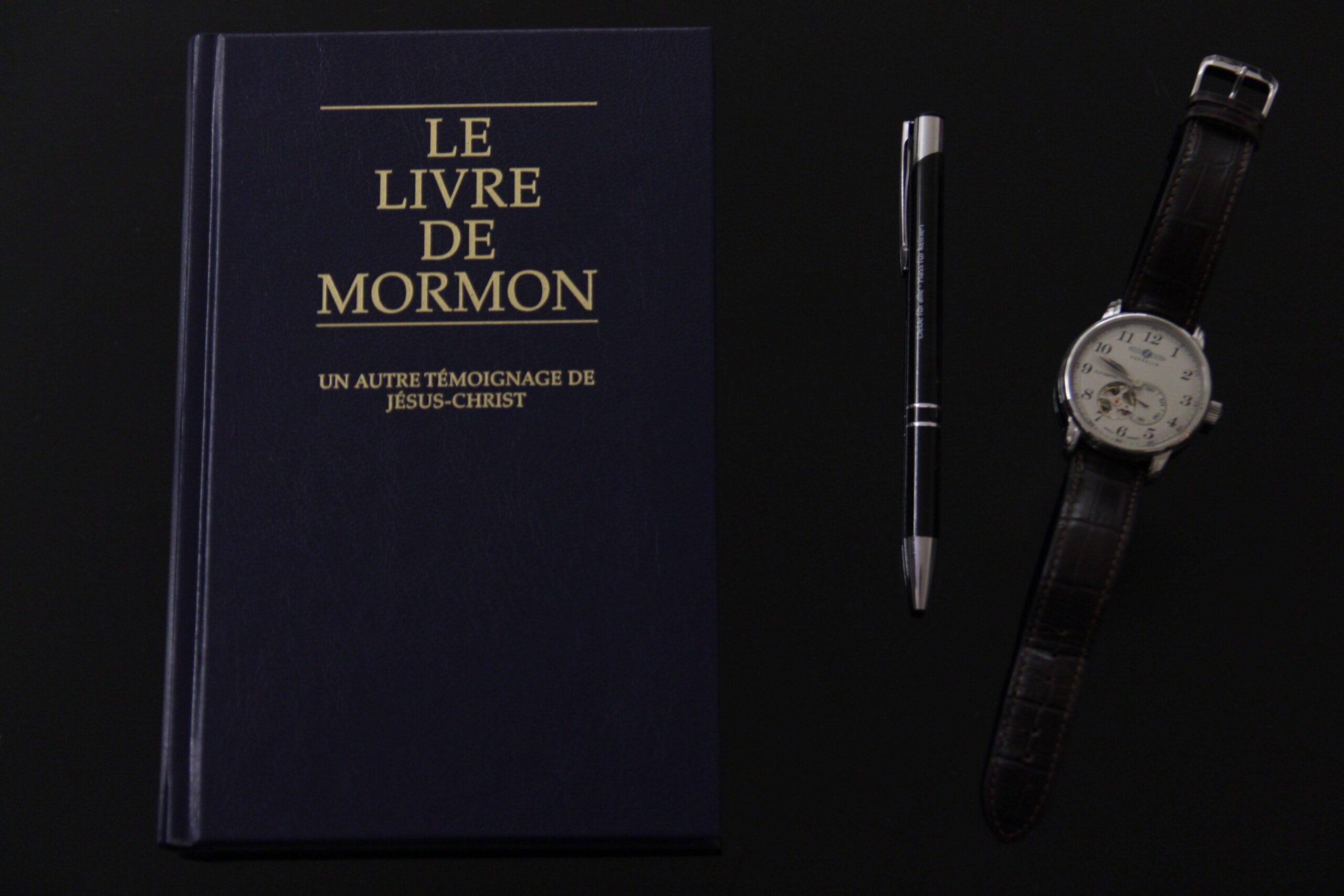 Un homme et le Livre de Mormon
